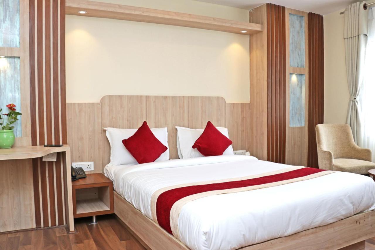 Hotel Nilakantha Pvt. Ltd カトマンズ エクステリア 写真