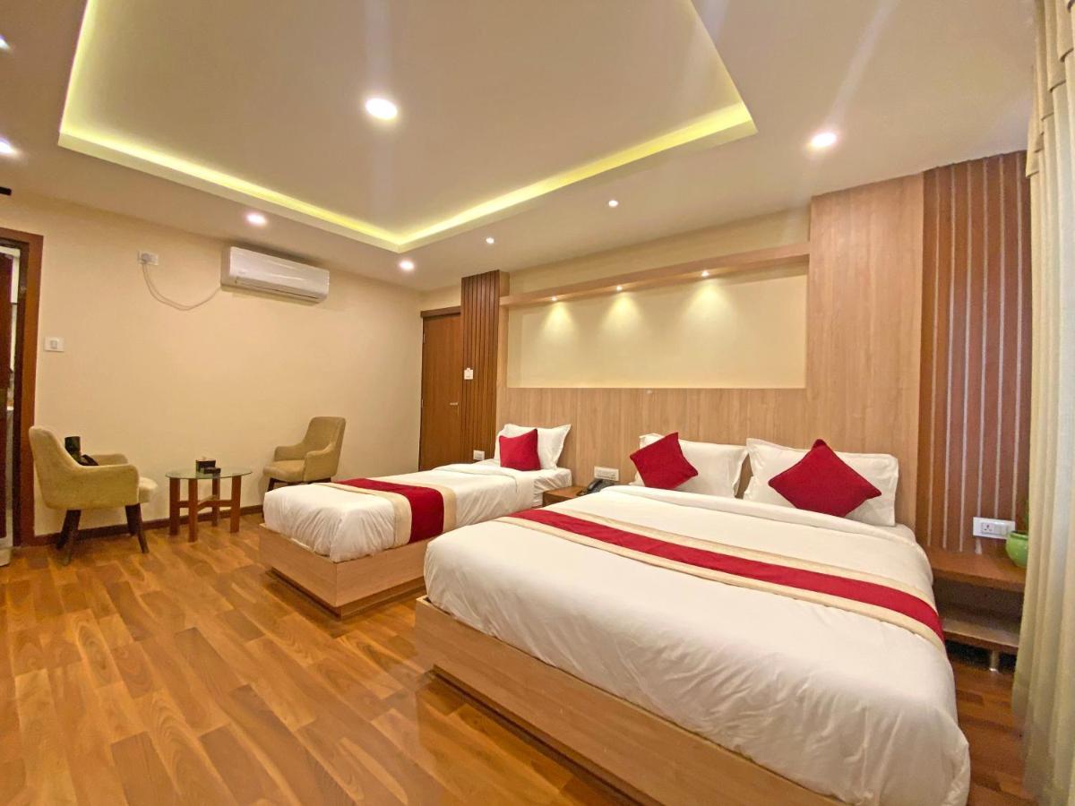 Hotel Nilakantha Pvt. Ltd カトマンズ エクステリア 写真