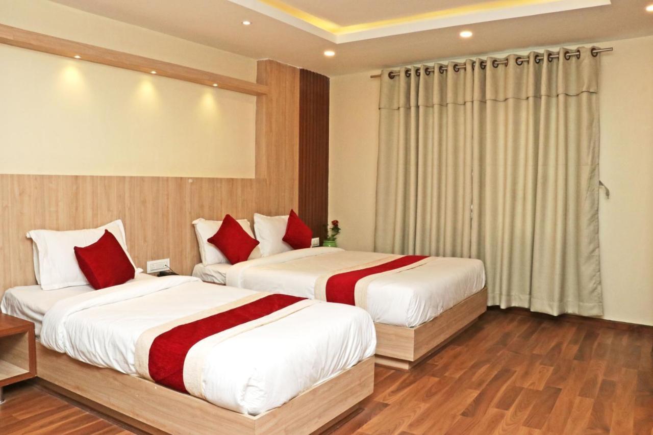 Hotel Nilakantha Pvt. Ltd カトマンズ エクステリア 写真