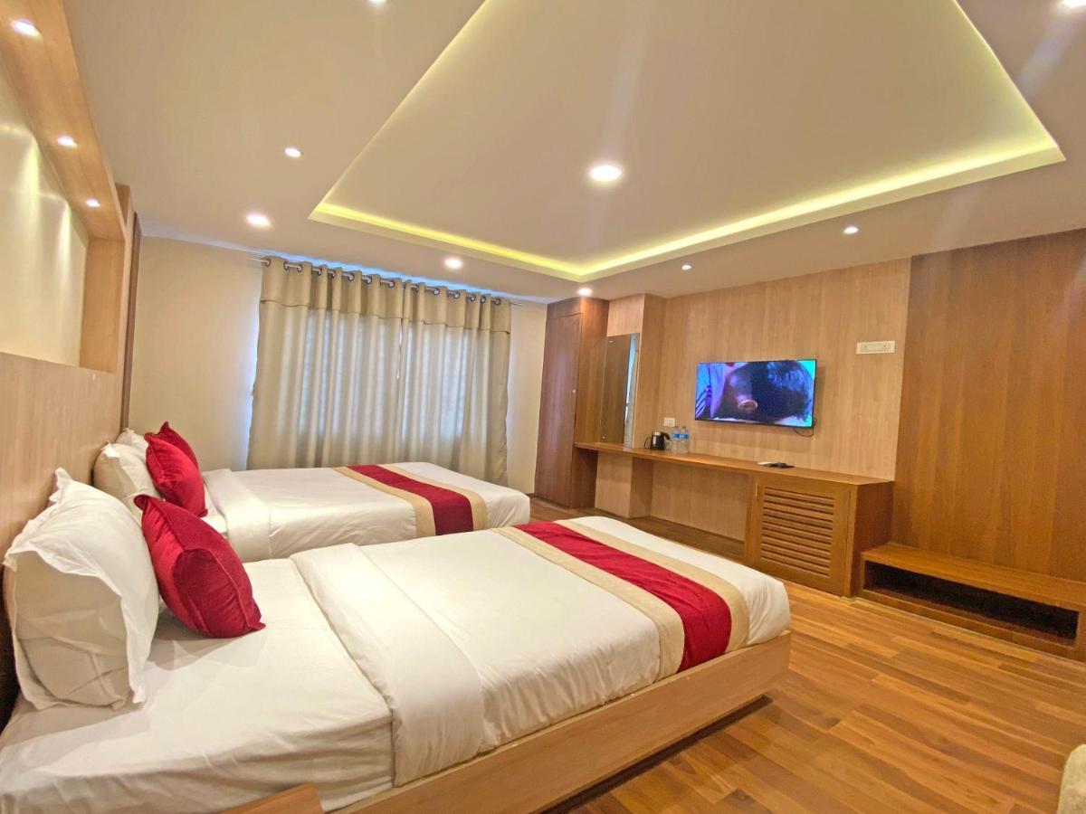 Hotel Nilakantha Pvt. Ltd カトマンズ エクステリア 写真