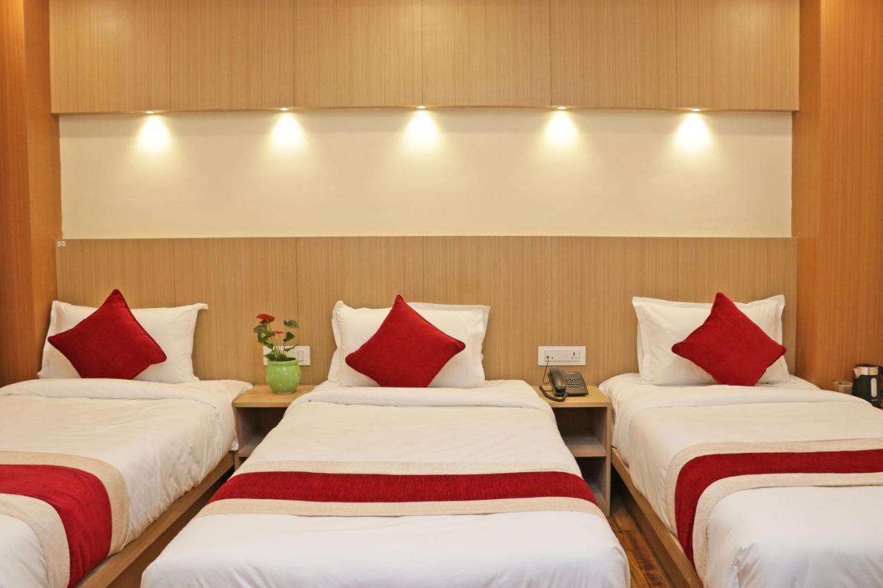 Hotel Nilakantha Pvt. Ltd カトマンズ エクステリア 写真