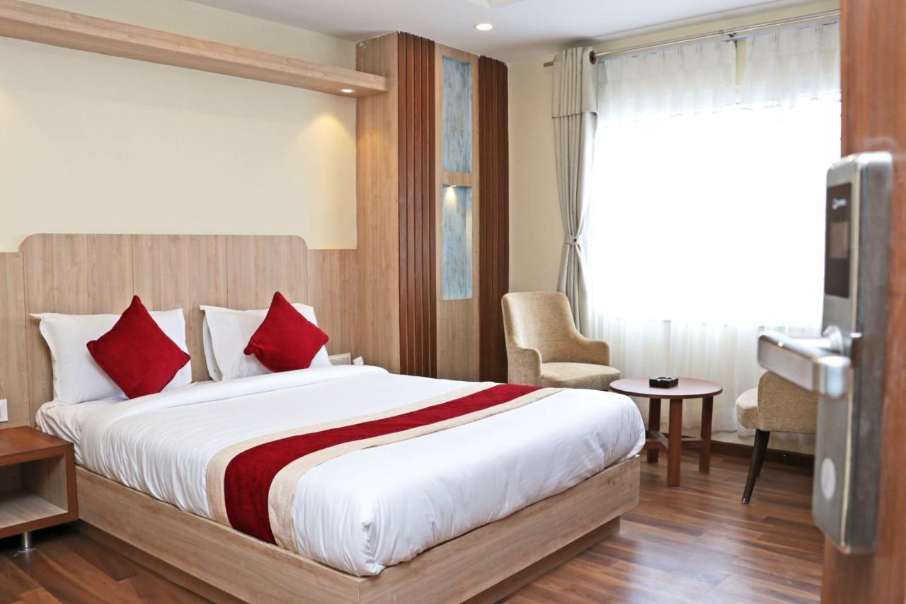 Hotel Nilakantha Pvt. Ltd カトマンズ エクステリア 写真