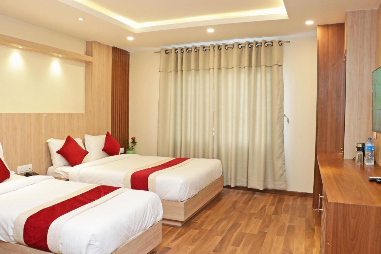 Hotel Nilakantha Pvt. Ltd カトマンズ エクステリア 写真