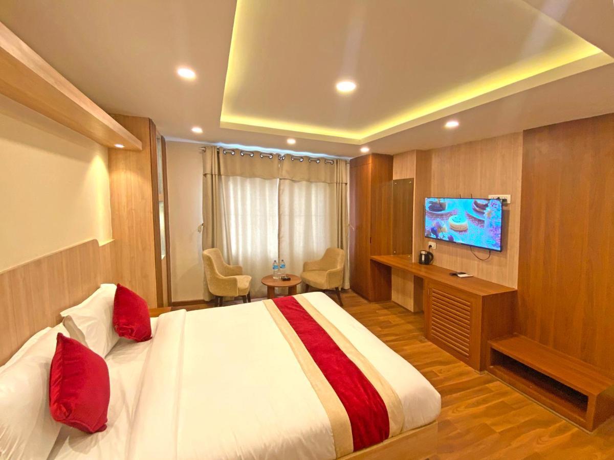 Hotel Nilakantha Pvt. Ltd カトマンズ エクステリア 写真