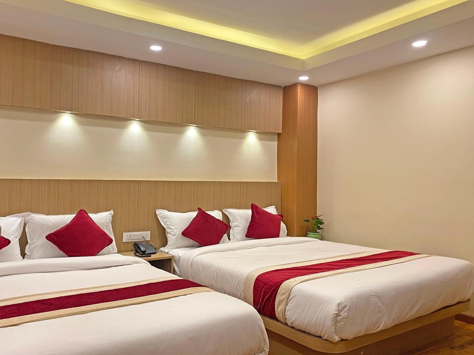 Hotel Nilakantha Pvt. Ltd カトマンズ エクステリア 写真