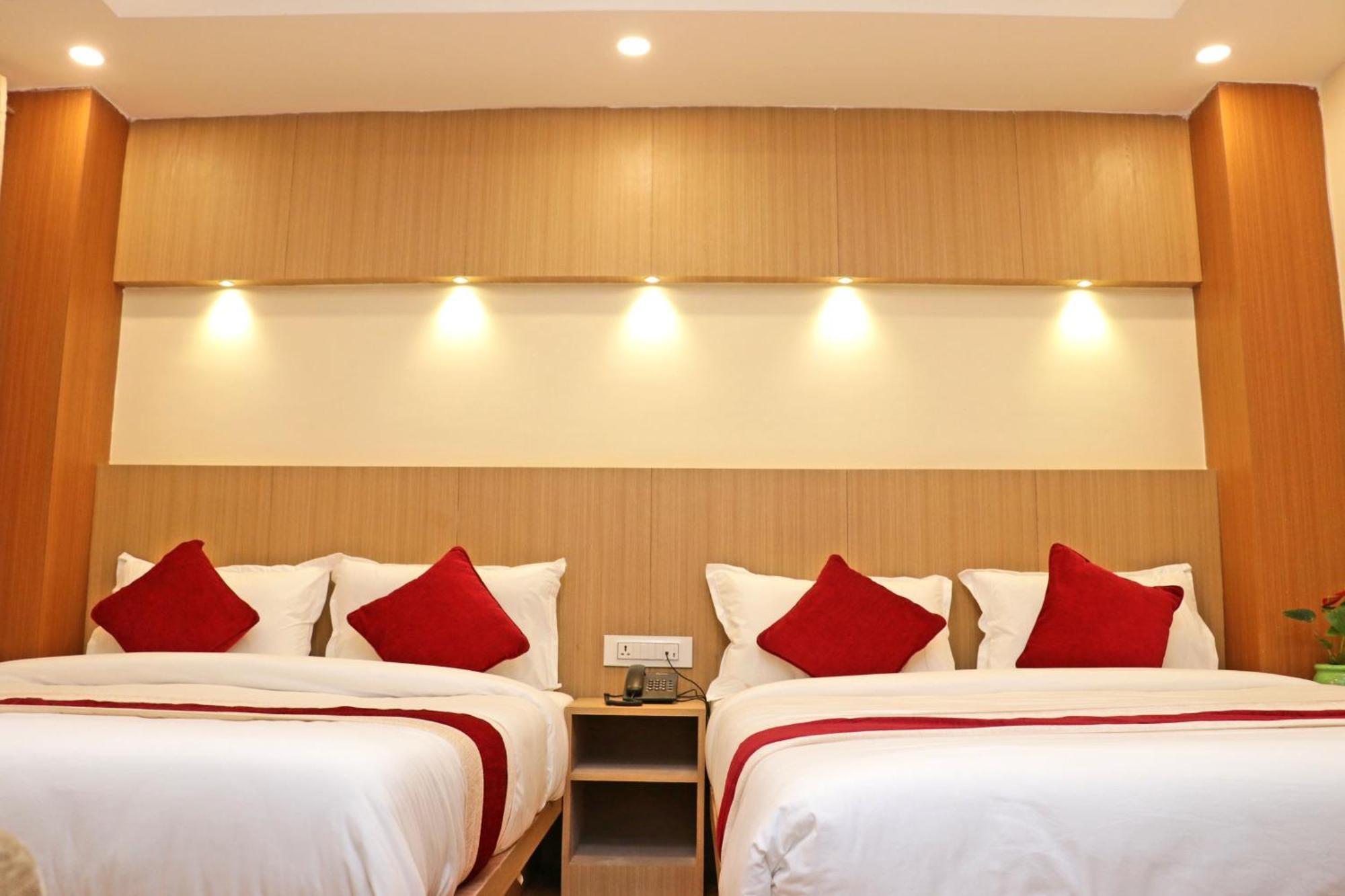 Hotel Nilakantha Pvt. Ltd カトマンズ エクステリア 写真