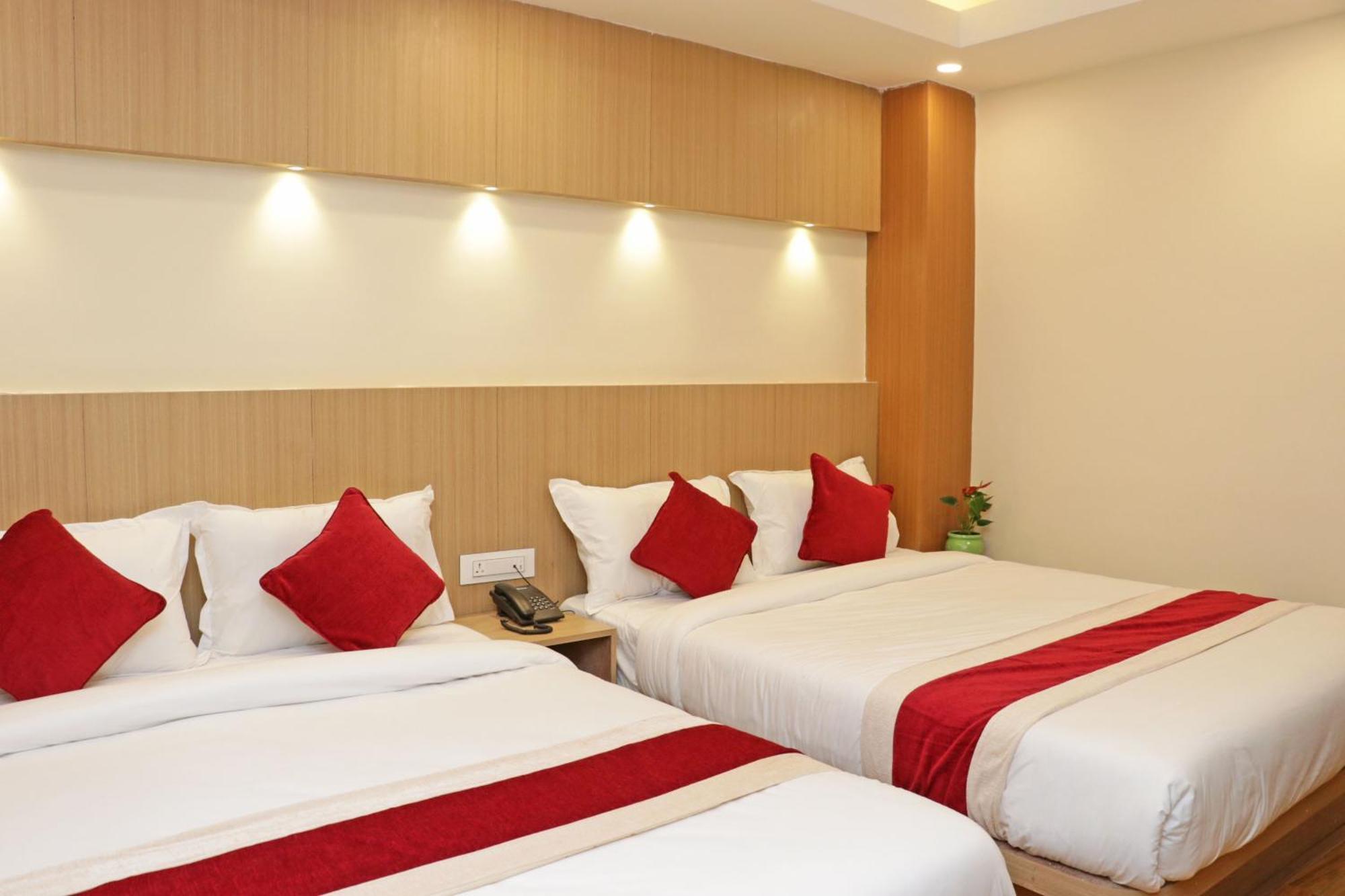 Hotel Nilakantha Pvt. Ltd カトマンズ エクステリア 写真