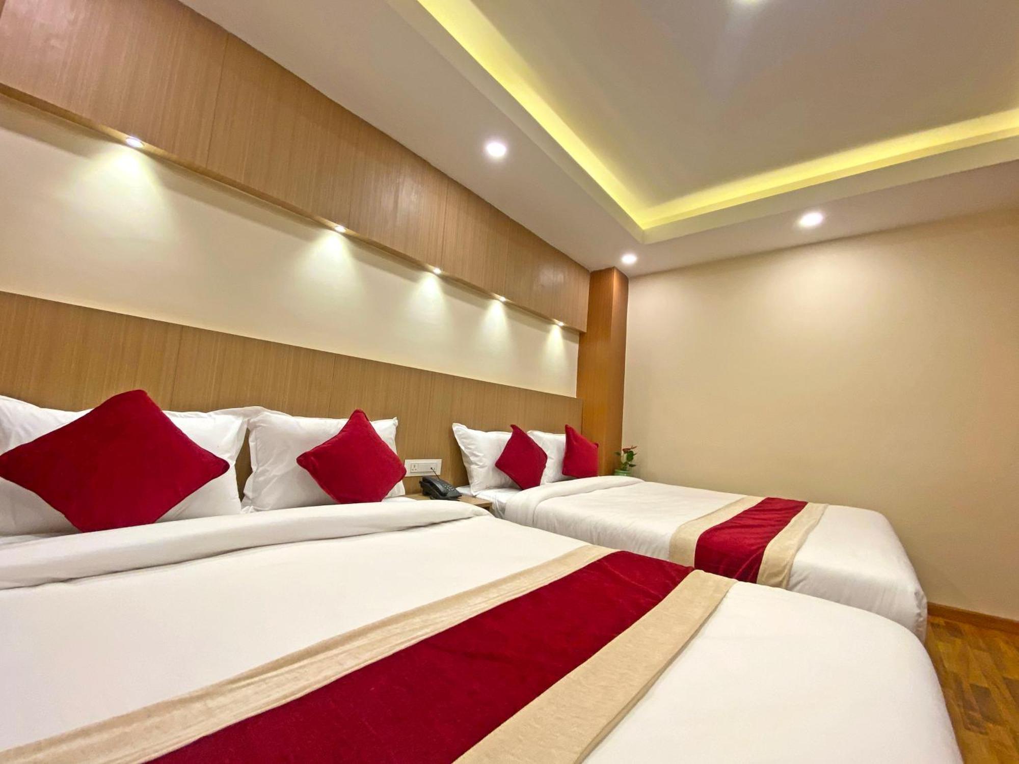 Hotel Nilakantha Pvt. Ltd カトマンズ エクステリア 写真