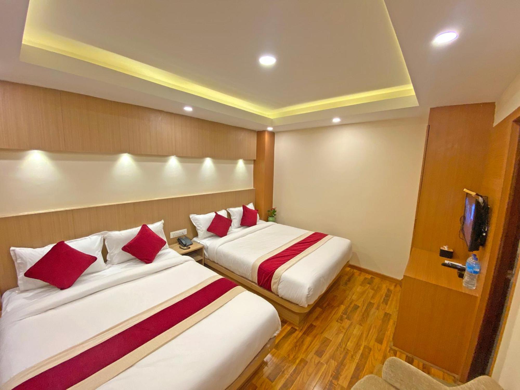 Hotel Nilakantha Pvt. Ltd カトマンズ エクステリア 写真