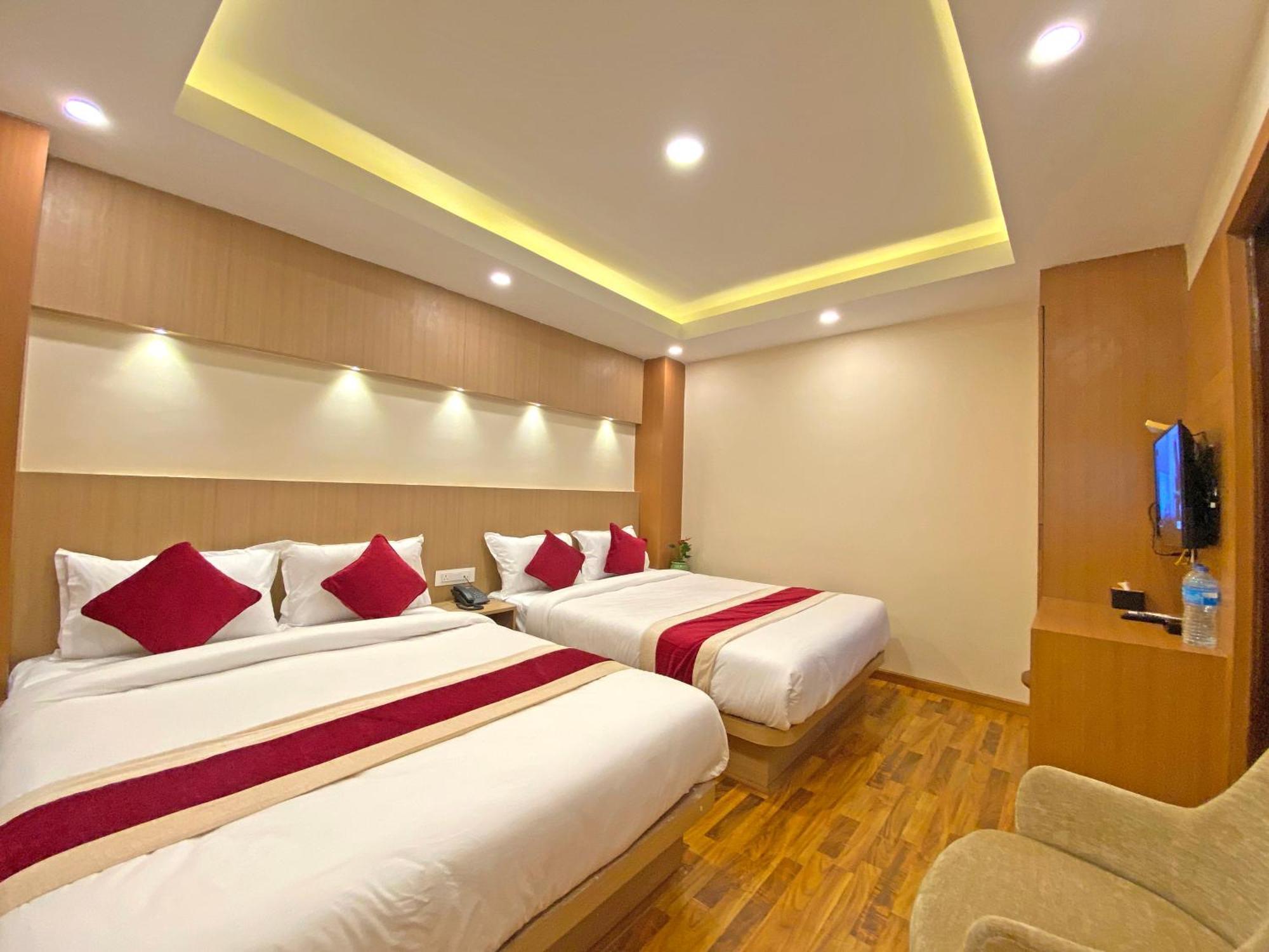 Hotel Nilakantha Pvt. Ltd カトマンズ エクステリア 写真