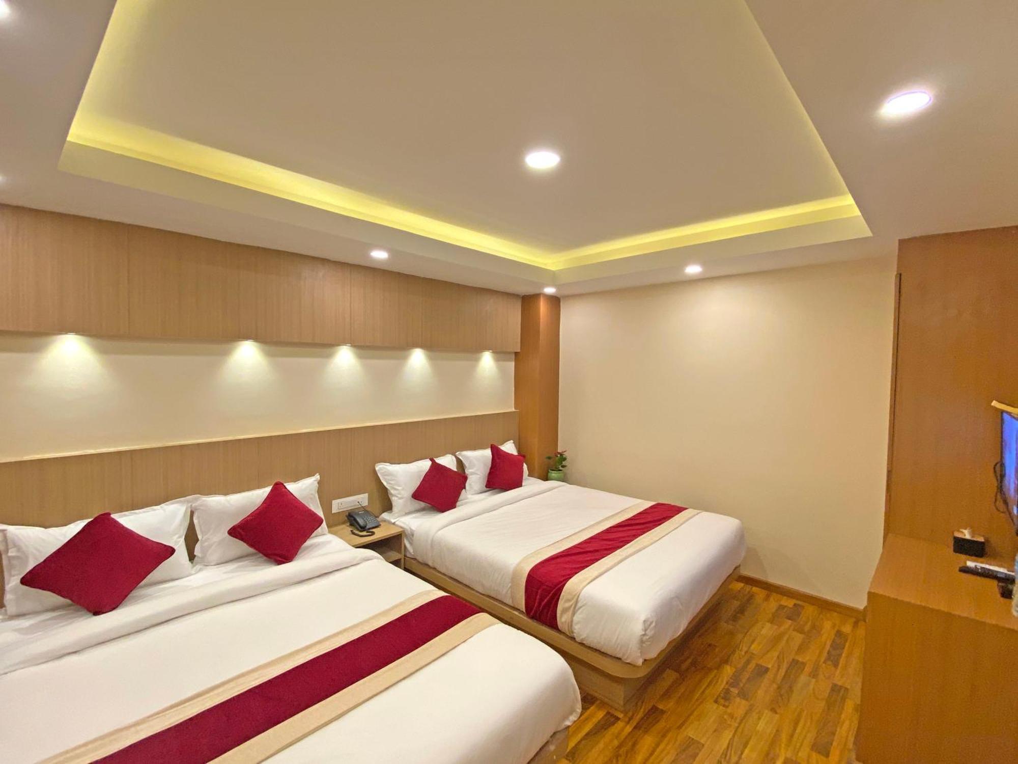 Hotel Nilakantha Pvt. Ltd カトマンズ エクステリア 写真
