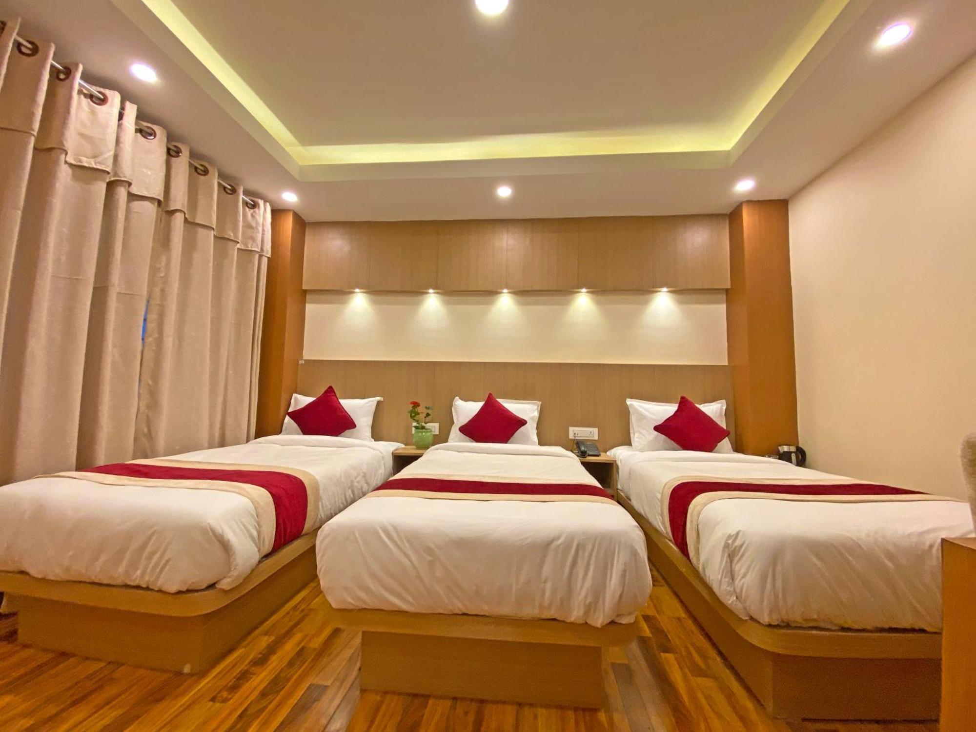 Hotel Nilakantha Pvt. Ltd カトマンズ エクステリア 写真
