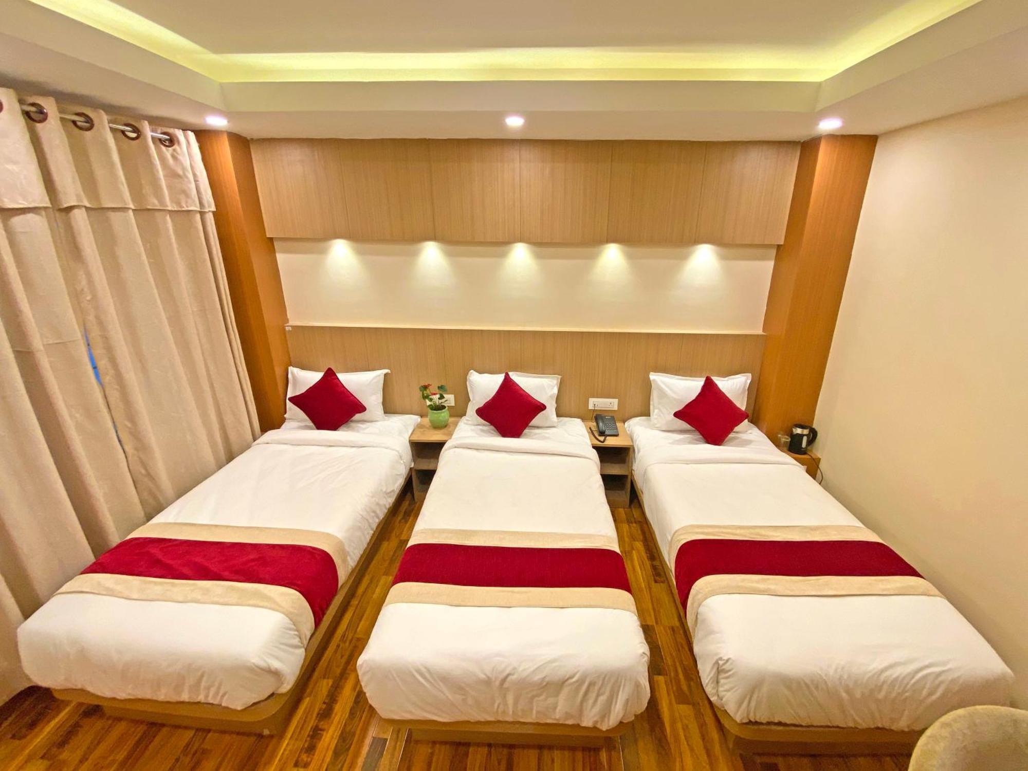 Hotel Nilakantha Pvt. Ltd カトマンズ エクステリア 写真