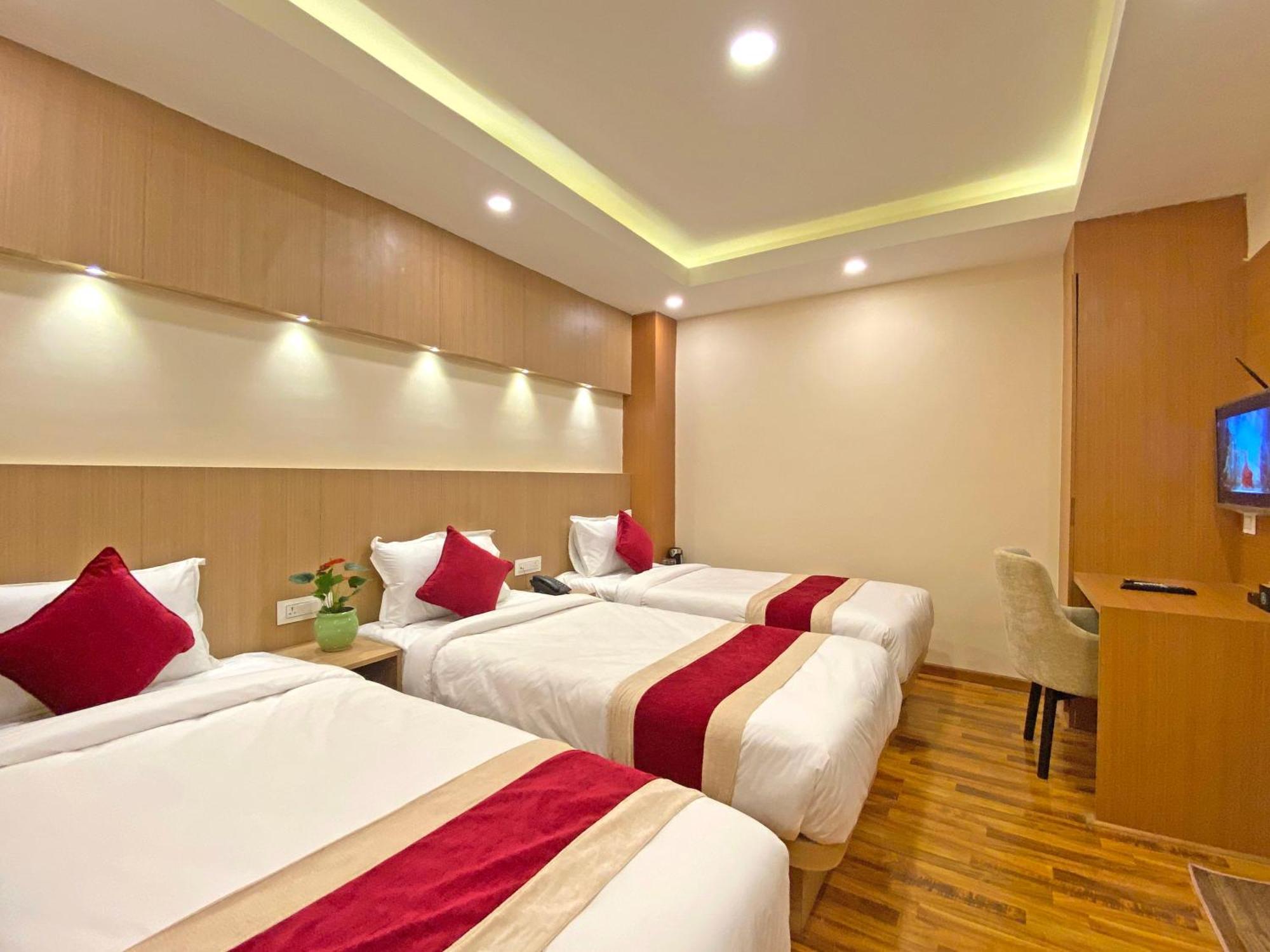 Hotel Nilakantha Pvt. Ltd カトマンズ エクステリア 写真