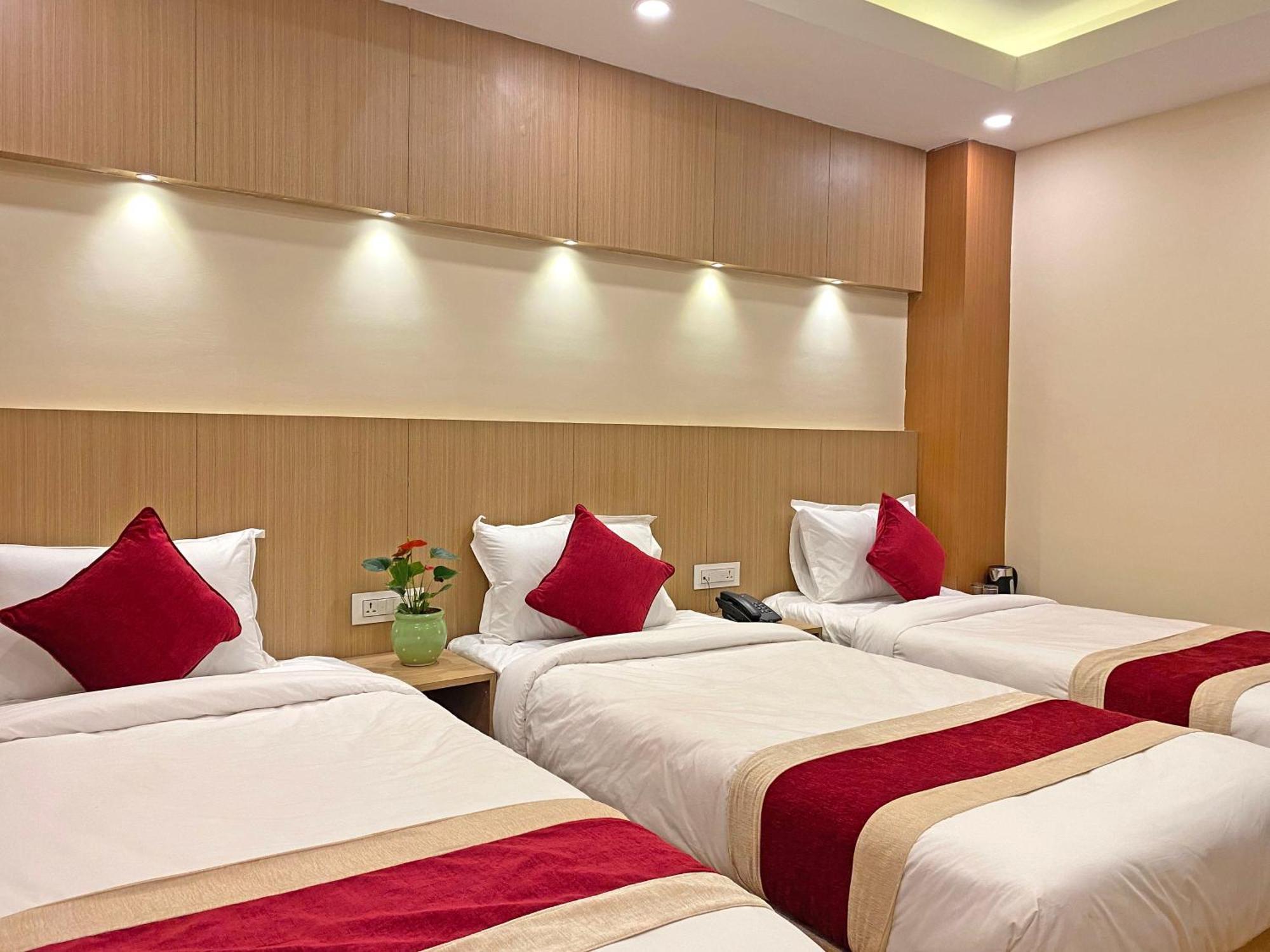 Hotel Nilakantha Pvt. Ltd カトマンズ エクステリア 写真